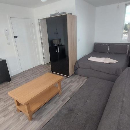 Spacious Studio Maidstone - Redecorated Oct 2023 المظهر الخارجي الصورة