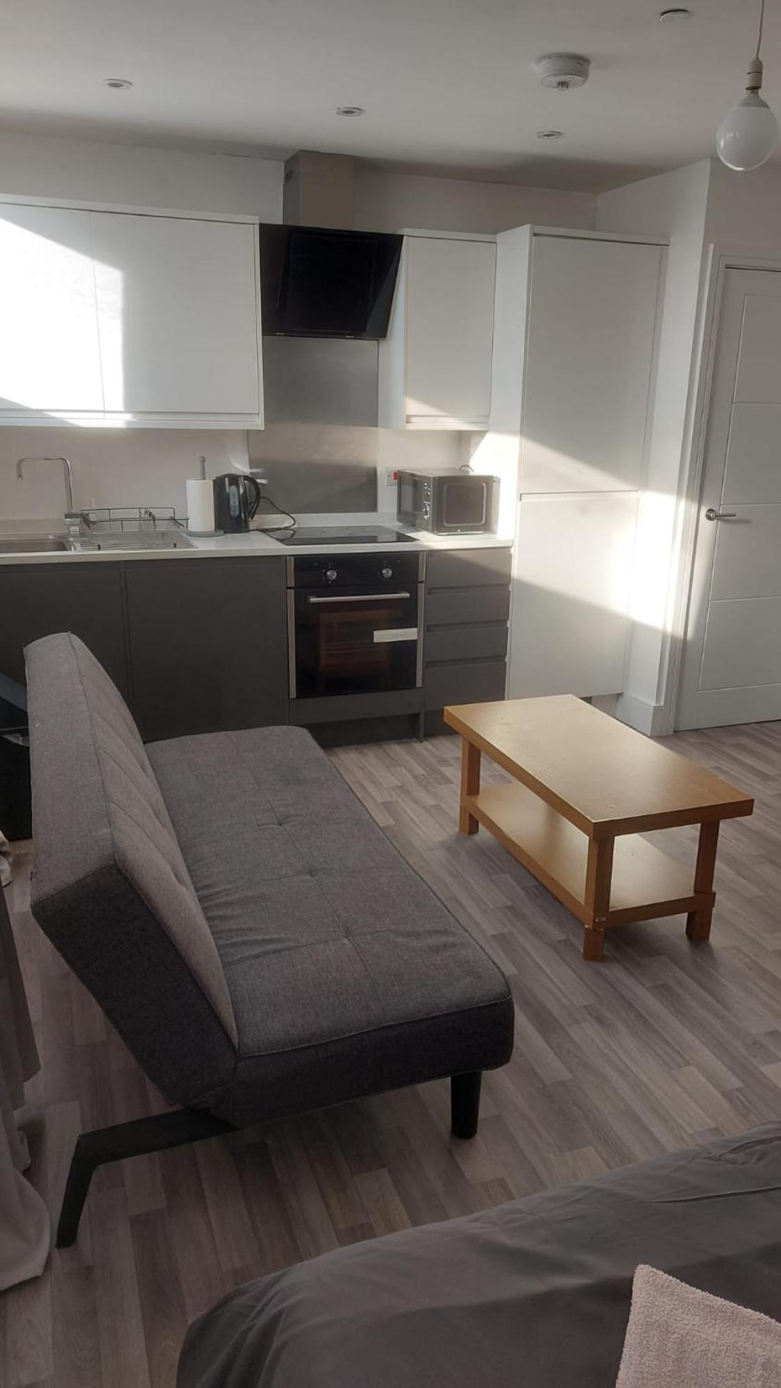 Spacious Studio Maidstone - Redecorated Oct 2023 المظهر الخارجي الصورة
