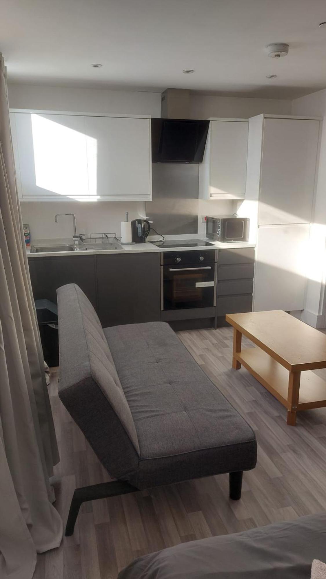 Spacious Studio Maidstone - Redecorated Oct 2023 المظهر الخارجي الصورة