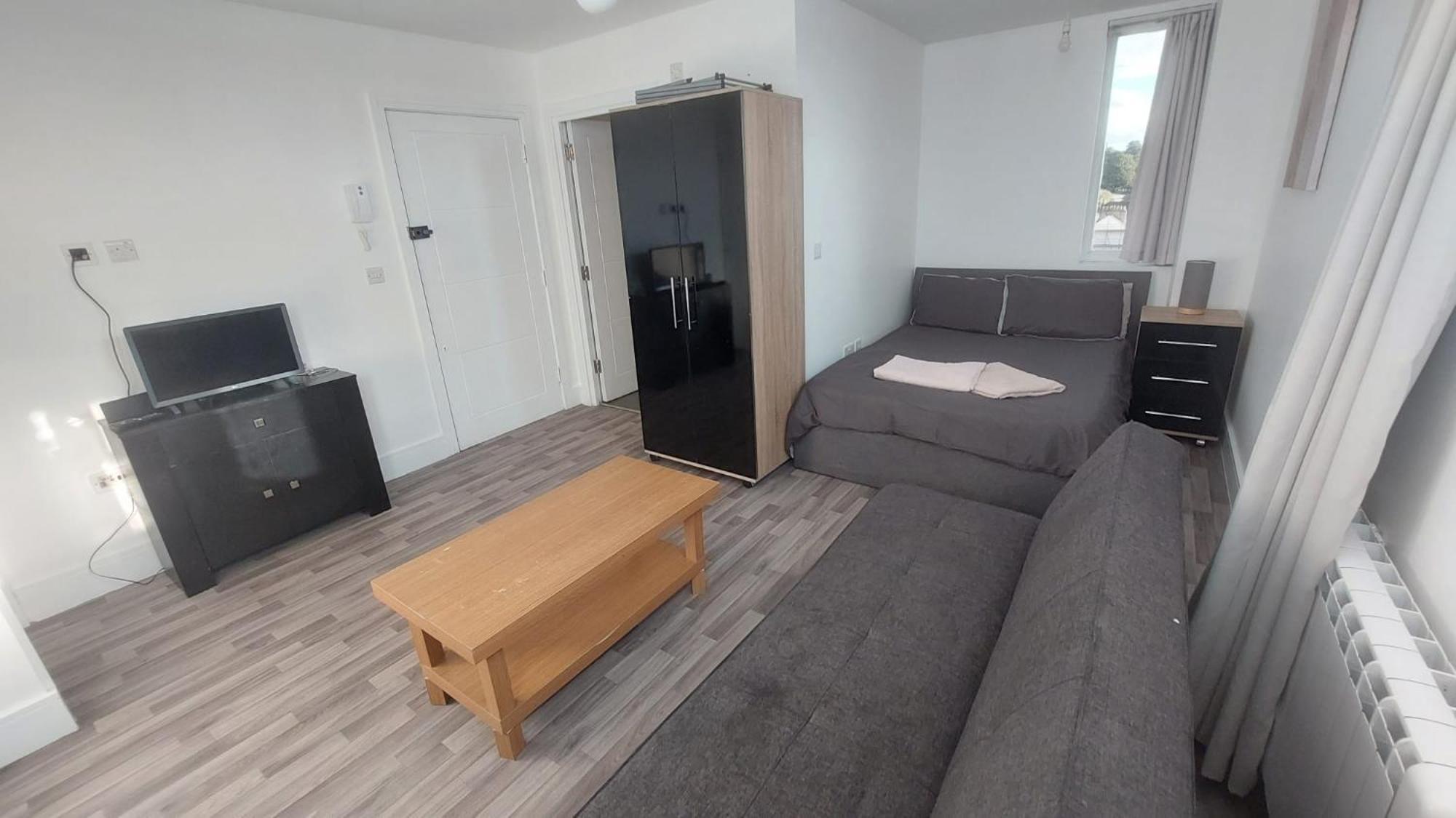Spacious Studio Maidstone - Redecorated Oct 2023 المظهر الخارجي الصورة