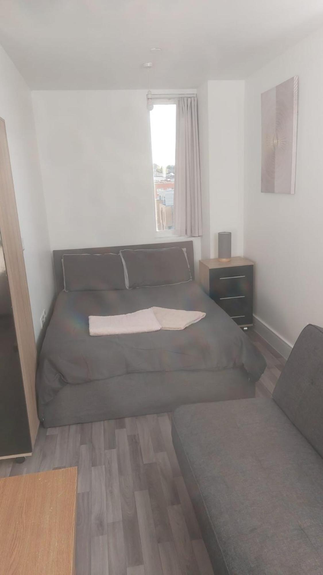 Spacious Studio Maidstone - Redecorated Oct 2023 المظهر الخارجي الصورة